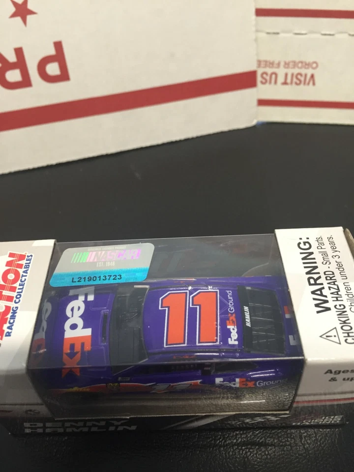 Toyota Camry 1:64 Action Denny Hamlin #1 FedEx Ground '18 Foto 2 de 4