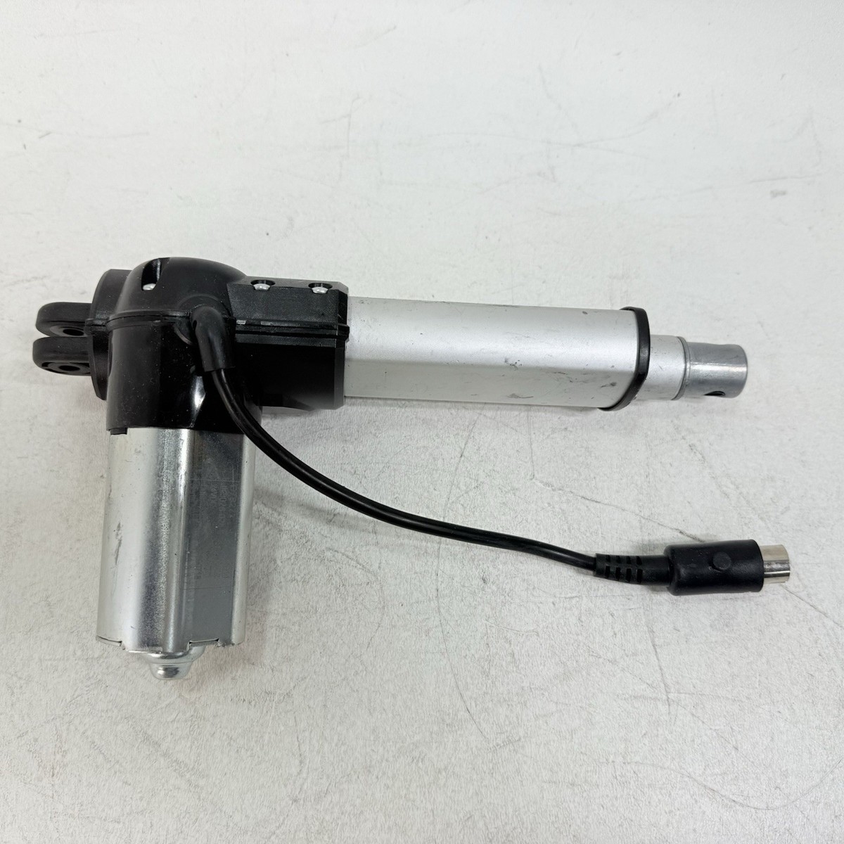˶・֊・˶ ZMAX Rigid Tie Corner Connector - OA AV - Black from SIMPSON