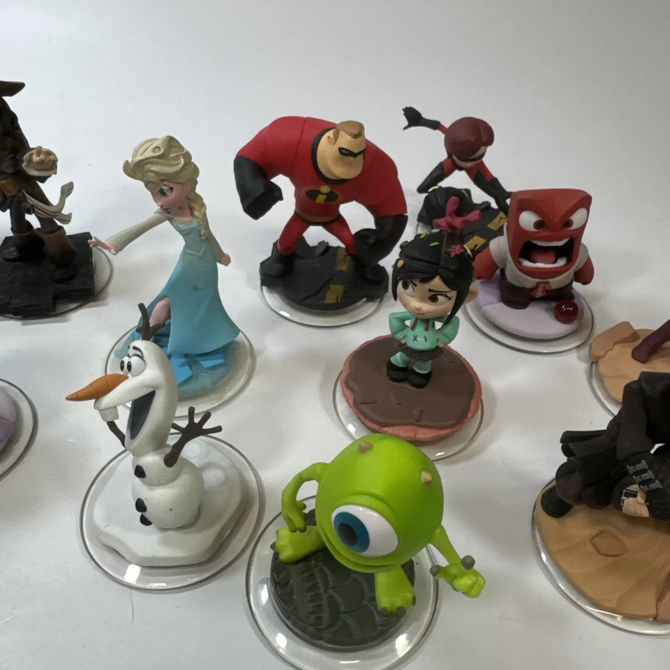 Lote De Wii U Disney Infinity Base INF-8032386 2 Lectores Más 15 Personajes Foto 3 de 4