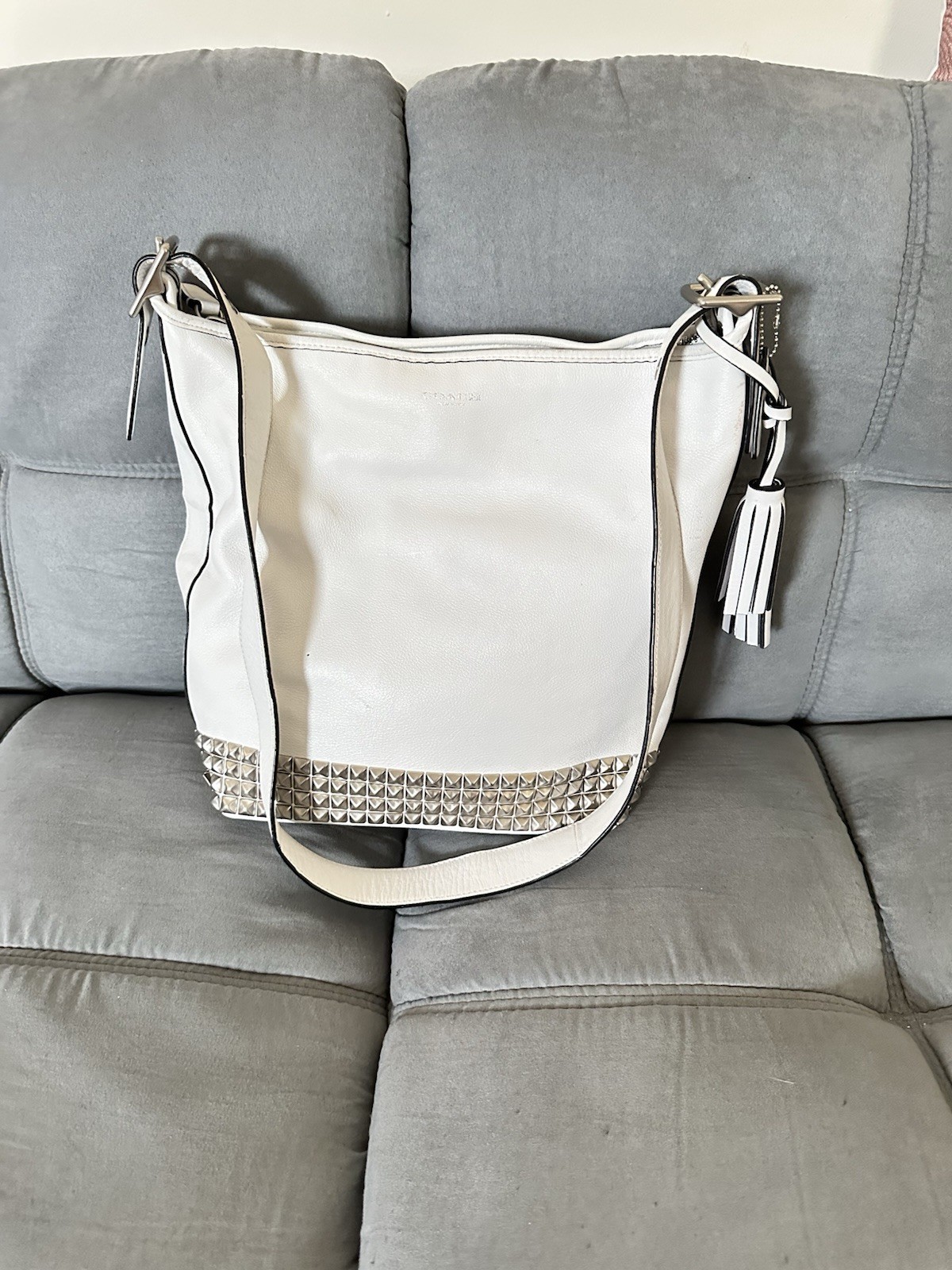 Coach White Studded Shoulder Bag with Zip Closure S1420-26413 Pre-Owned