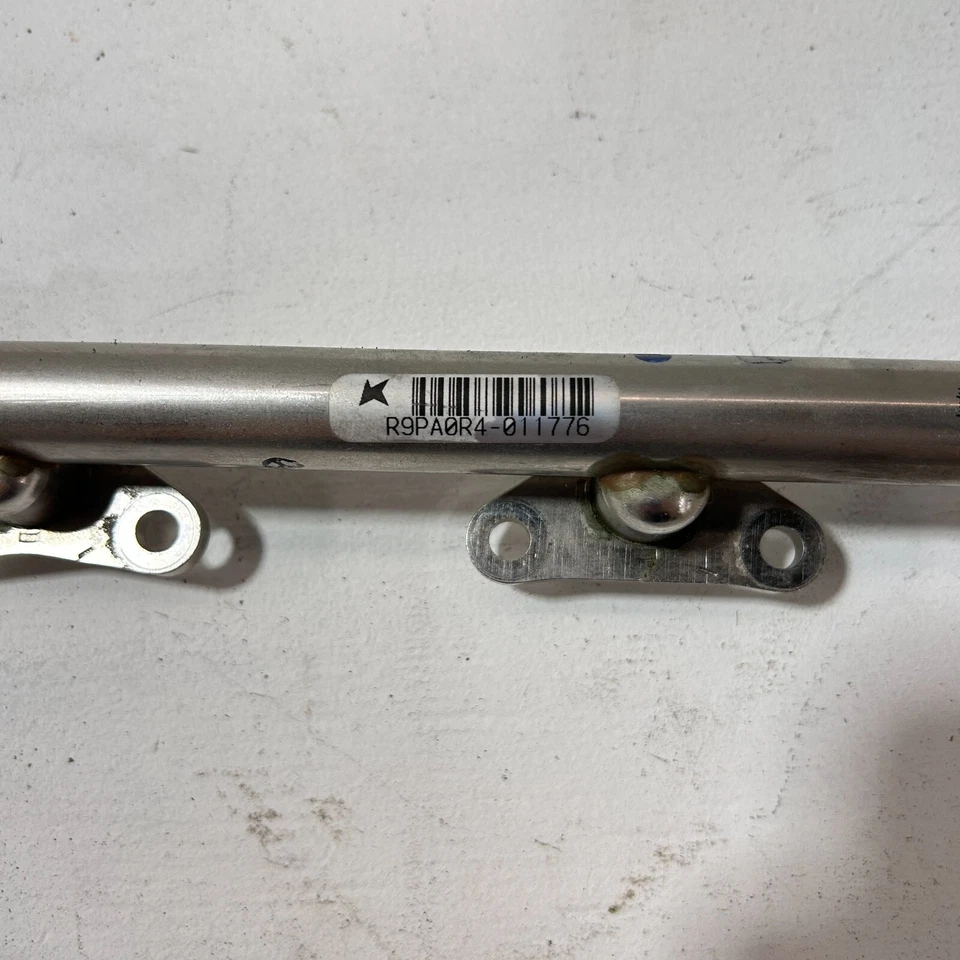 DISTRIBUIDOR DE COMBUSTIBLE DELANTERO TUBO DE RIEL Y SENSOR ACURA TLX RLX MDX 2015-2020 OEM Foto 2 de 4