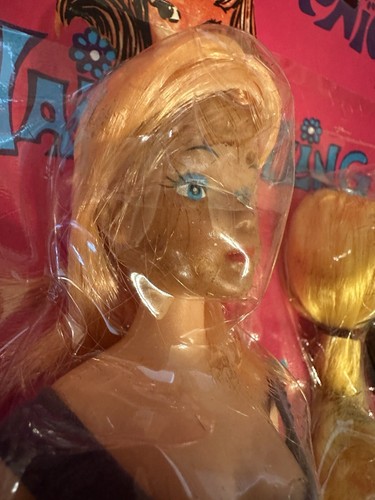 Lot of 5 Monique 80s Fashion Queen Dolls in Original Packaging - Picture 11 of 12