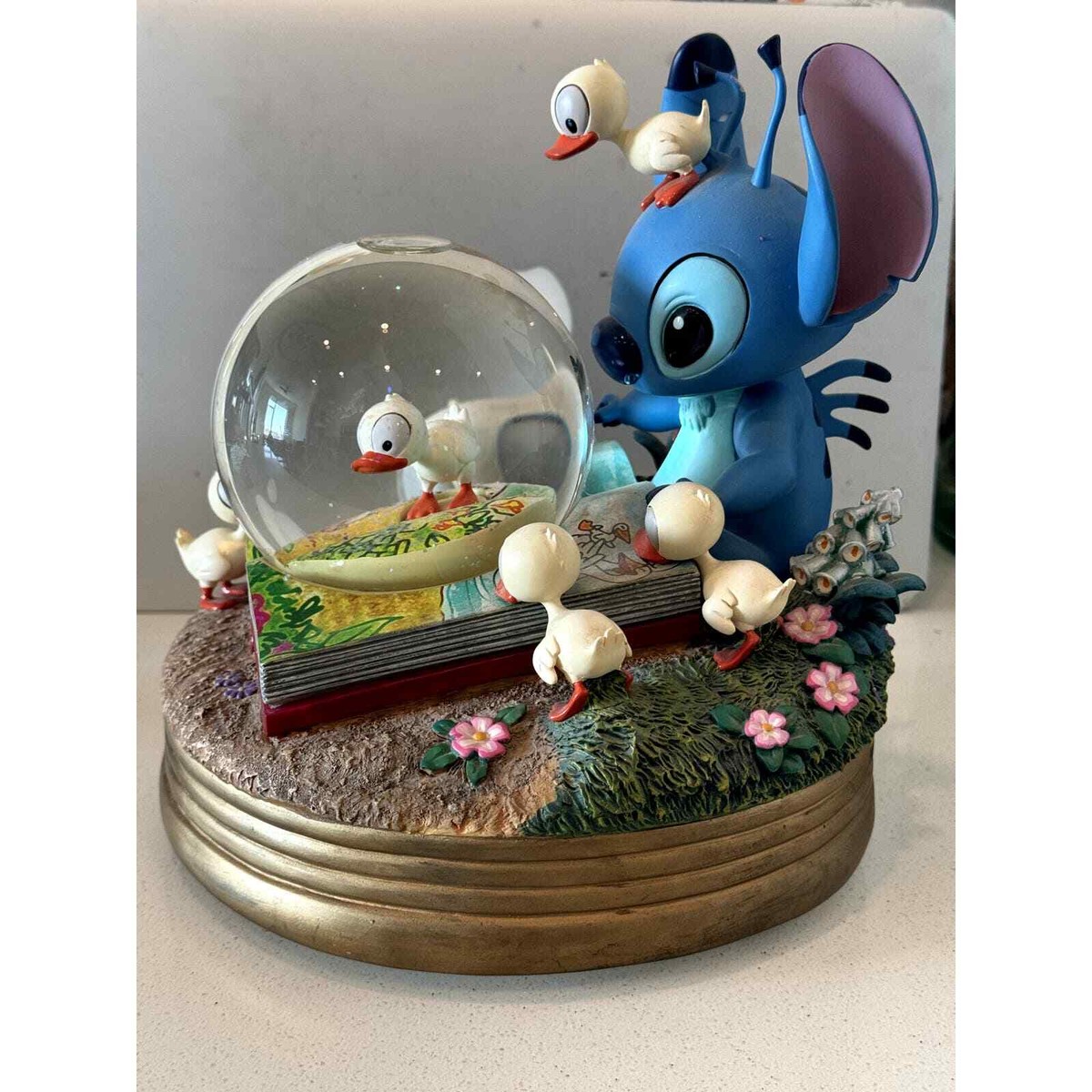 ディズニー スティッチ ハロウィン 2007 スノーグローブ DISNEY RARE 2007 LE Lilo & Stitch Ugly Duckling Music Snow