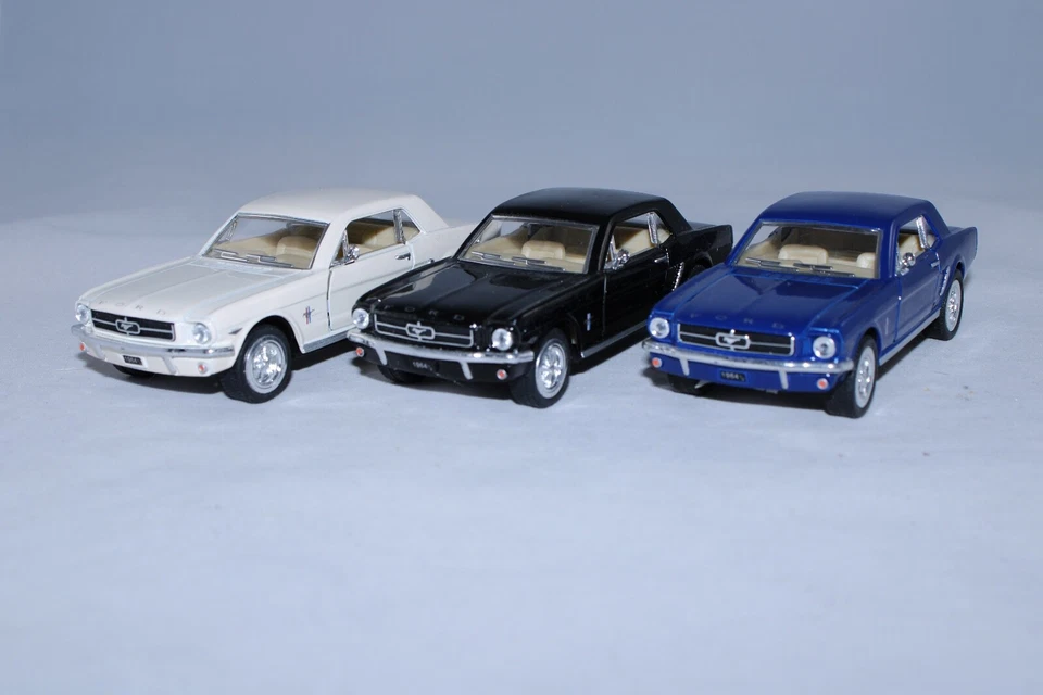 Lot of 3 1964 Ford Mustang Diecast Model Cars 1:32 White, Black, Blue Open D. - Image 2 of 4