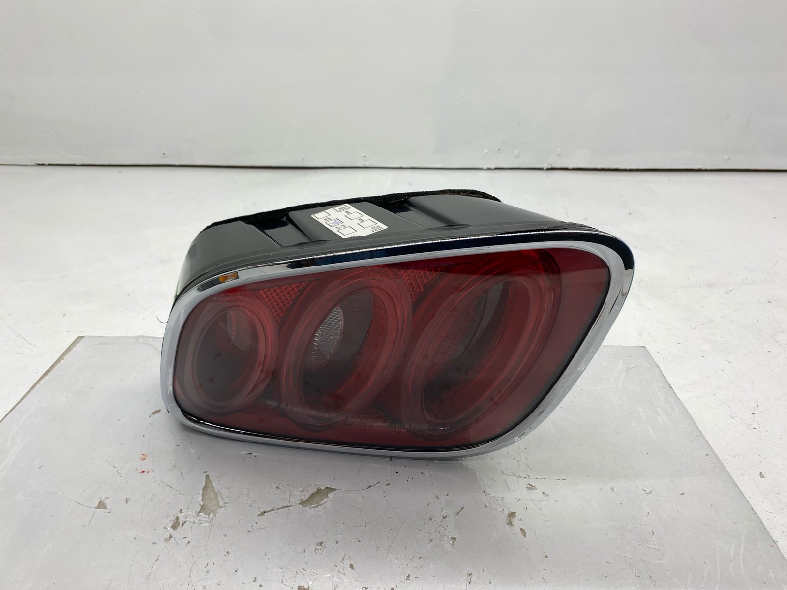 2010-2016 BENTLEY MULSANNE REAR LEFT QUARTER PANEL MOUNTED TAIL LIGHT LAMP TRIM