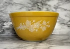 Vintage Pyrex #402 Butterfly Gold 1.5Qt Nesting Bowl