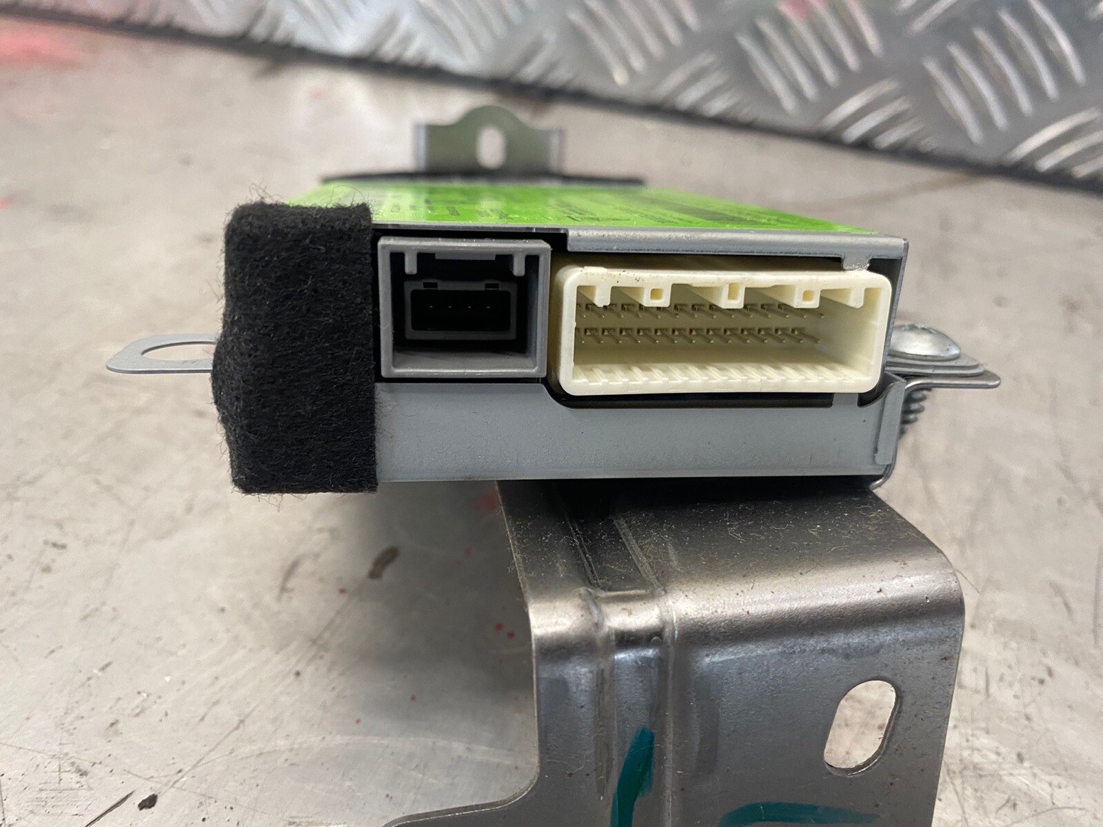 MITSUBISHI OUTLANDER PHEV 2015-21 BLUETOOTH HANDSFREE CONTROL MODULE 8785A084