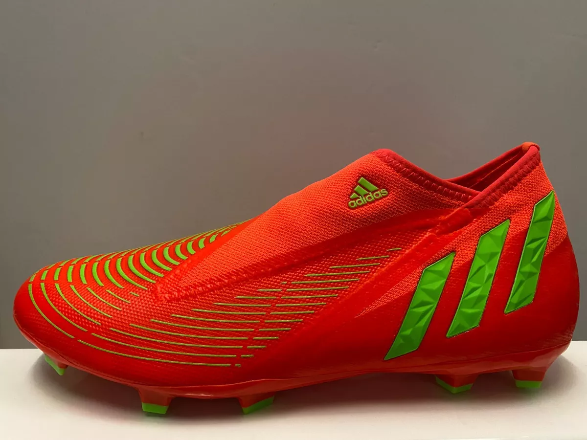 Predator hotsell boots laceless