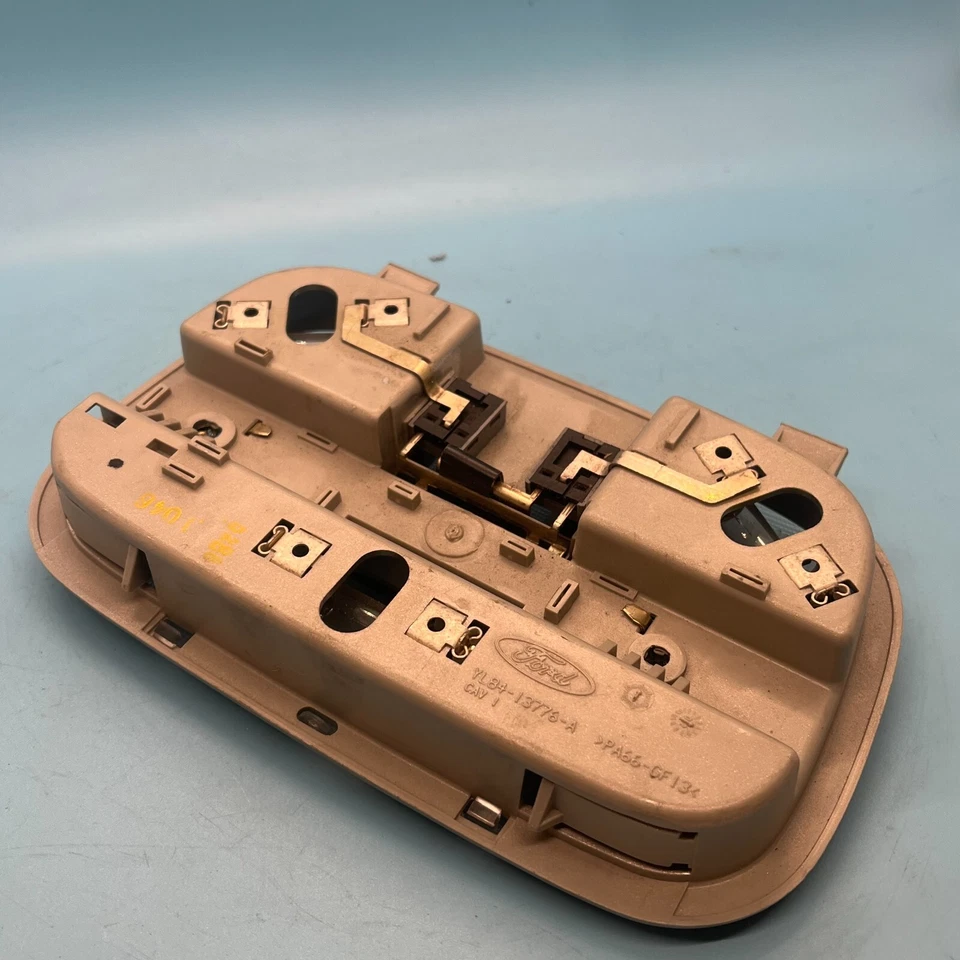 2003 - 2007 年福特 Escape SUV 头顶控制台穹顶地图灯总成 YL84-13776-A — 第 2/2 张图片