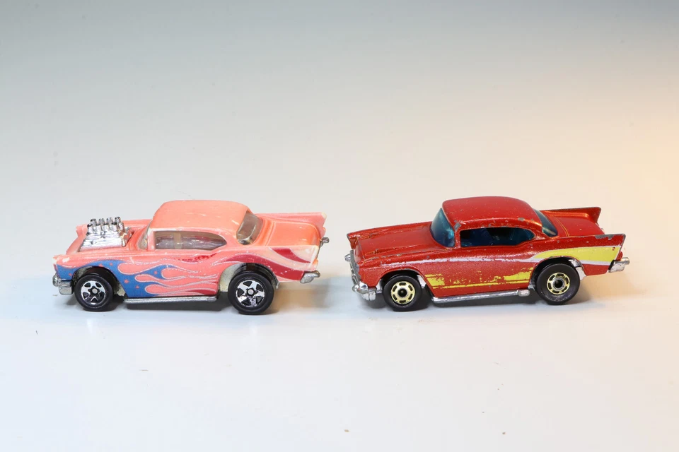 Juego de 2 coches clásicos Chevy Flying Colors rojo naranja Hot Wheels '57 1976 vintage Foto 3 de 4