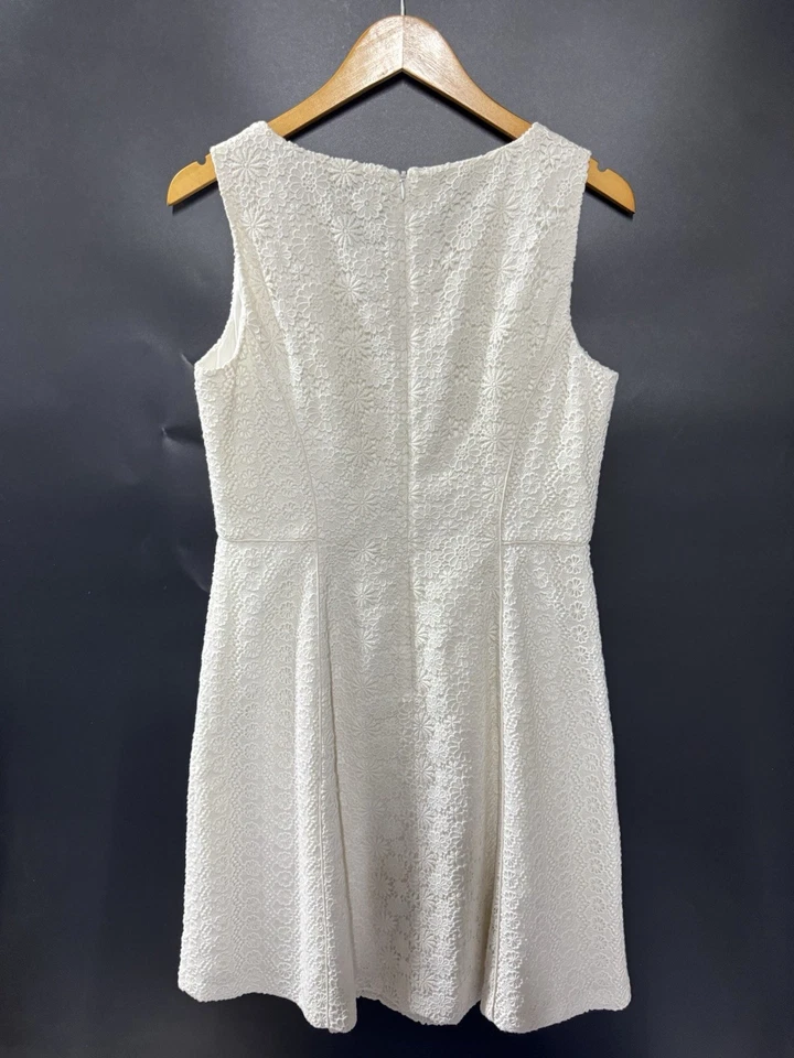 Vestido justo feminino Talbots tamanho 8 branco ilhós bordado sem mangas - Imagem 3 de 4