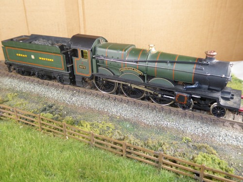 Airfix Spur 00 GWR Castle Class 4-6-0 Dampflok/Tender Nr. 4073 in GWR grün - NR | Zustand: Used