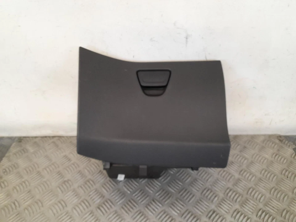 Guantera Ford Fiesta MK7 2008-2018  Foto 2 de 4