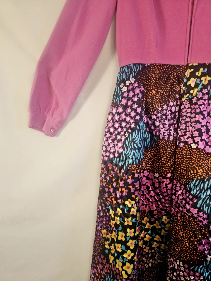 Maxi Vestido Evelyn Pearson Vintage Loungeing Años 70 Rosa y Floral Único Foto 4 de 4