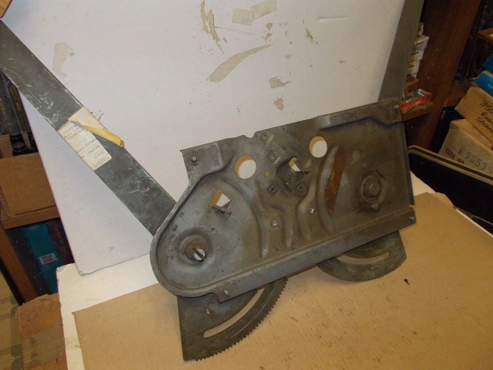 Regulador de ventana eléctrico Mopar NOS T/Gate 69-71 Plymouth Dodge Chrysler S/Wagon Foto 2 de 2