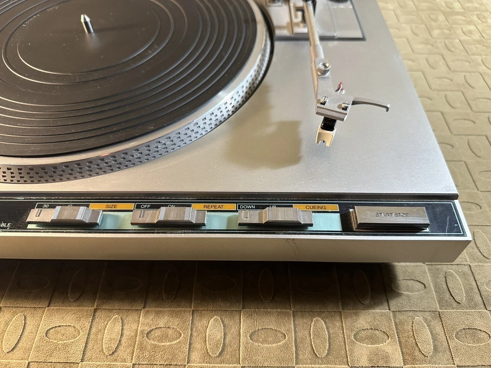 JVC L-F210 Turntable Direct Drive Auto Return Direct-Drive Turntable (Tested) - Image 4 of 4