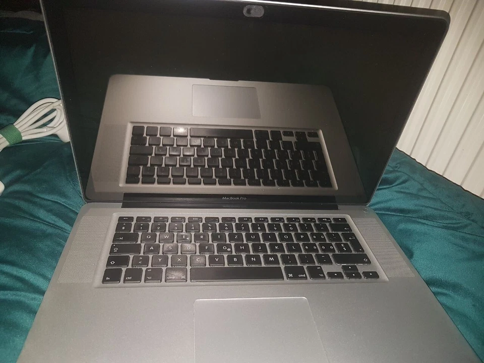 Apple MacBook Pro 15" Early 2011 - i7 2,2GHz Proz., 4GB RAM defekt/Ersatzteil - Bild 2 von 4