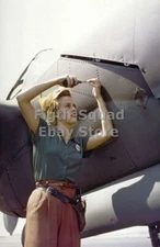 WW2 Picture Photo woman on war 6318