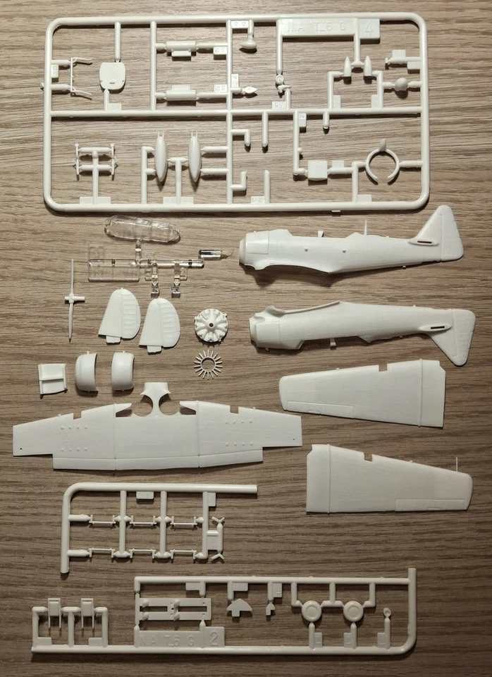 NORTH AMERICAN T-6G TEXAN 1:72 HELLER Kit no scatola originale manca un pezzo - Immagine 3 di 4