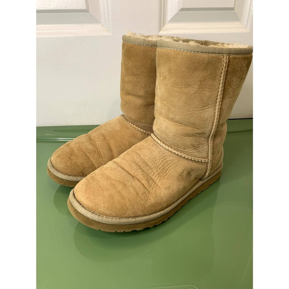 Ugg Classic Short Boots Size US 7/ EU 38