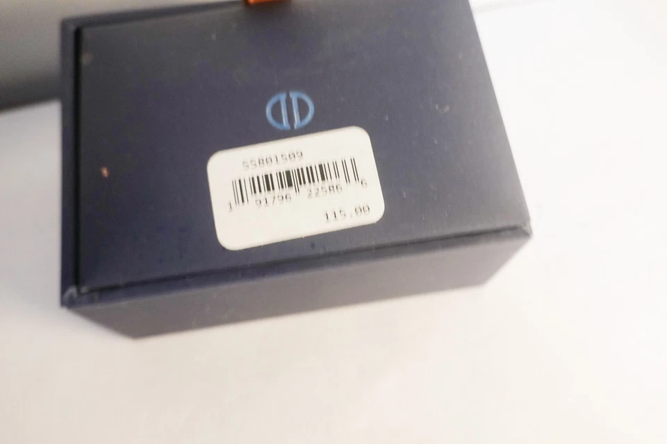 JUEGO DE GEMELOS Y TACHUELAS CAMISA DAVID DONAHUE INCRUSTACIONES ÓNIX NEGRO TONO DORADO NUEVO CON ETIQUETAS $115 Foto 2 de 2