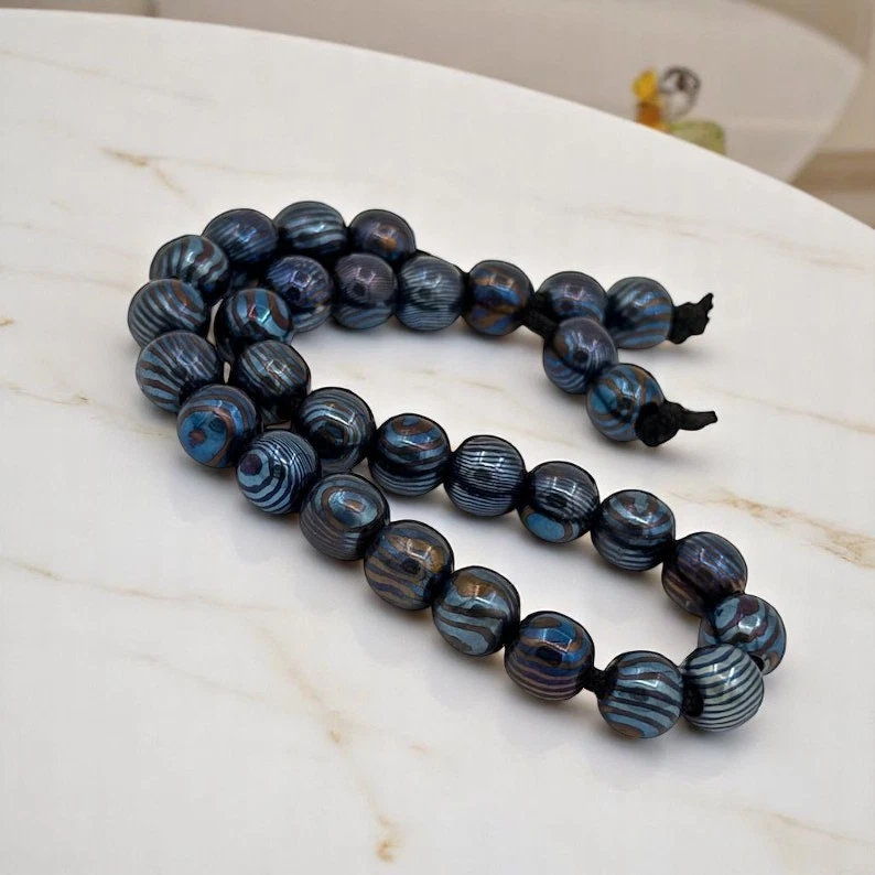 Pulsera hecha a mano Timasco (MokuTi) con cuentas 12 mm azul colorido Foto 3 de 4