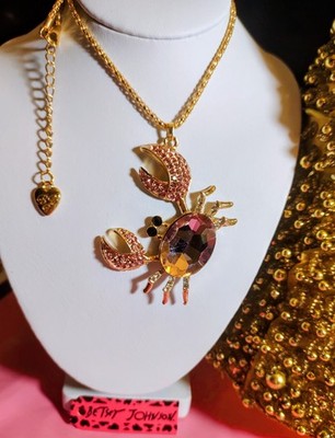 BETSEY JOHNSON SPARKLING CUTE PINK RHINESTONE CRAB PENDANT NECKLACE 