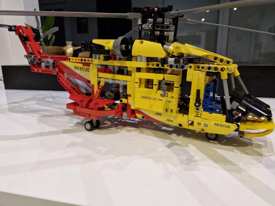  Lego Technic L Hélicoptère 9396 Année 2012 - Photo 2/4