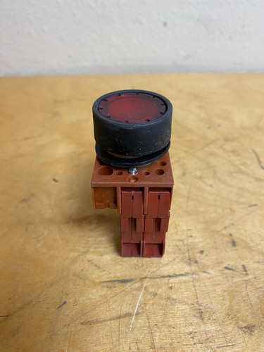 Siemens 3SB 14 00-0C Illuminated Red PushButton - Picture 3 of 6