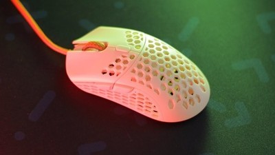 Finalmouse Ultralight 2 Cape Town Computer Mouse AND glorious mouse bungee