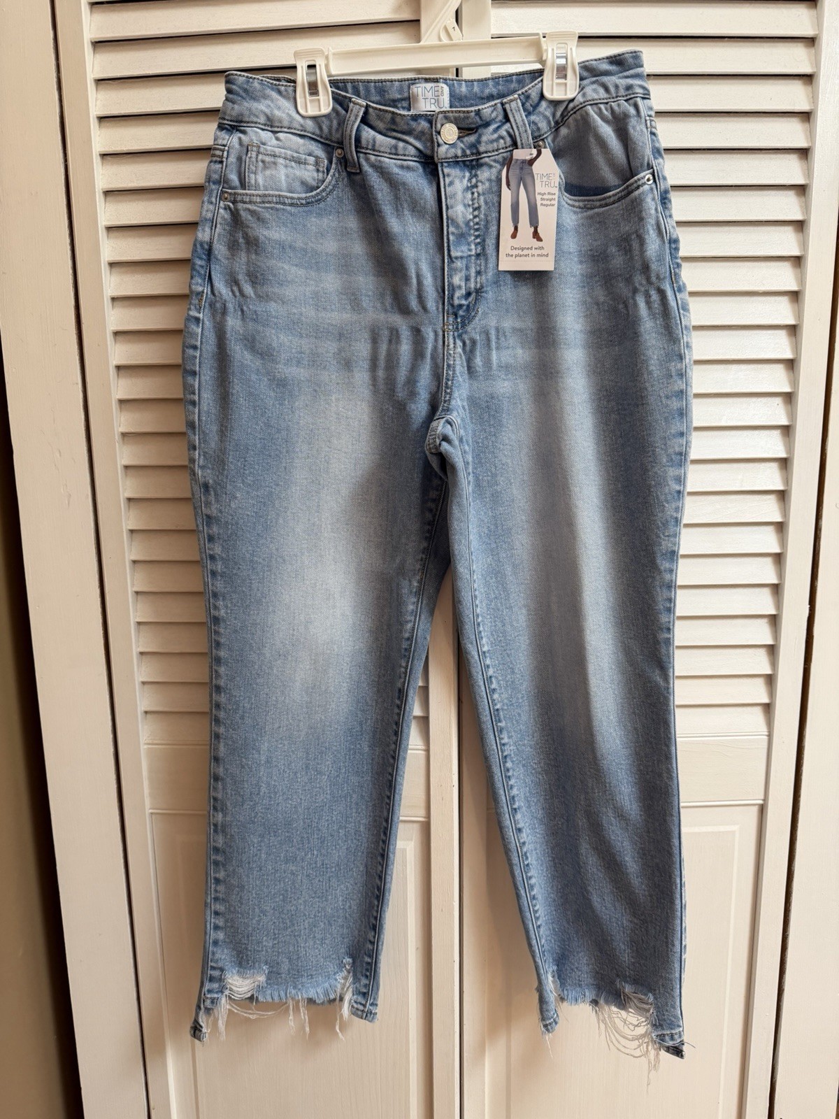 Time and Tru Womens High Rise Straight Jeans Light Wash Distressed Hem Size 8