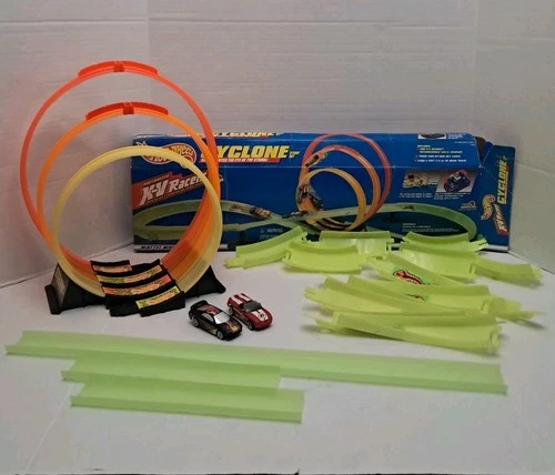 1997 Vintage Hot Wheels Cyclone Stunt Set Mattel 2 Racers No Charger Incomplete