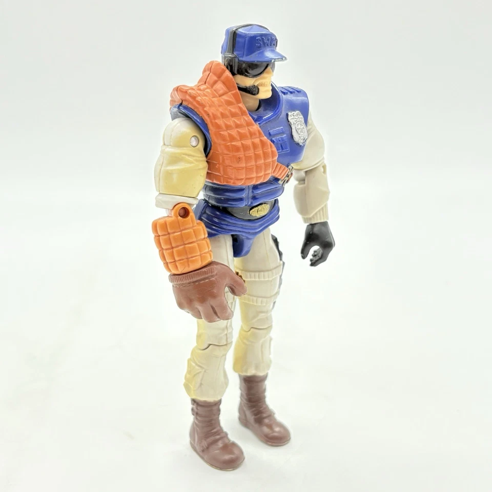 COPS n' Crooks Sgt. Figura de acción Mace 6" 100% completa vintage 1988 policías Foto 4 de 4