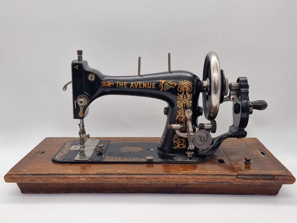 Vintage The Avenue, Manual Sewing Machine with Wooden Travel Case - Image 2 of 4