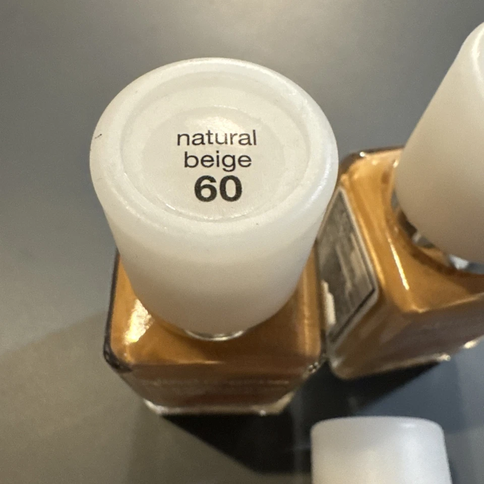 3X Neutrogena Skin Clearing Oil-Free Liquid Makeup, 1 oz Bottle Ea - Image 2 of 4