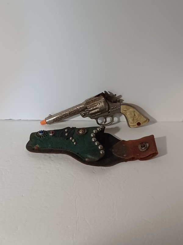 J&E Stevens "The Sheriff" Cast Iron Cap Gun with Holster for Parts or Repair 