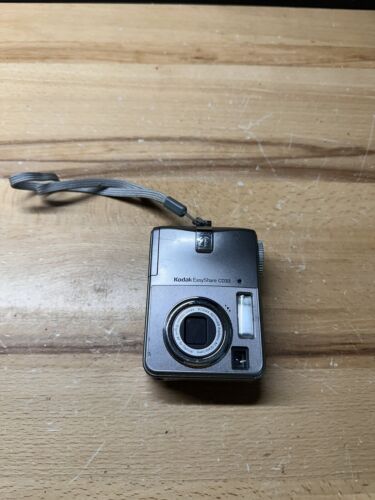 (O) Kodak EasyShare CD33 3.1MP Digital Camera - Silver - Picture 1 of 5