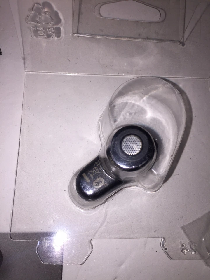 Rocketfish Mobile - QX4 Bluetooth Headset - Black RF-QX4 no box no hook - Image 4 of 4