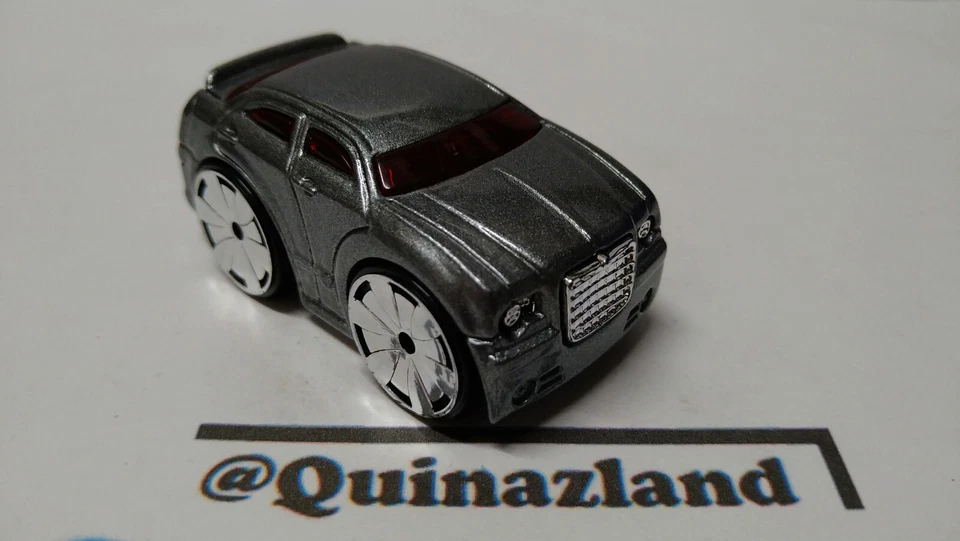 Hot Wheels Chrysler 300C version antibrouillard non peint 2005-03 (A08) - Photo 2/4