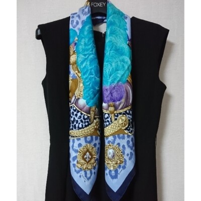 Hermes Scarf CASQUES et PLUMETS 90 cm Silk blue Carre helmet 35