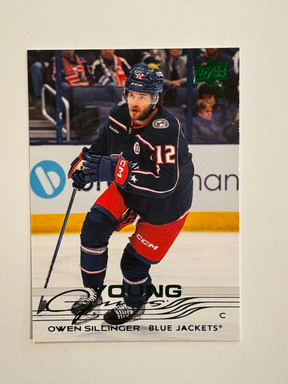 2025-26 Upper Deck Series 1 Owen Sillinger Young Guns Holiday VARIANT Green #227