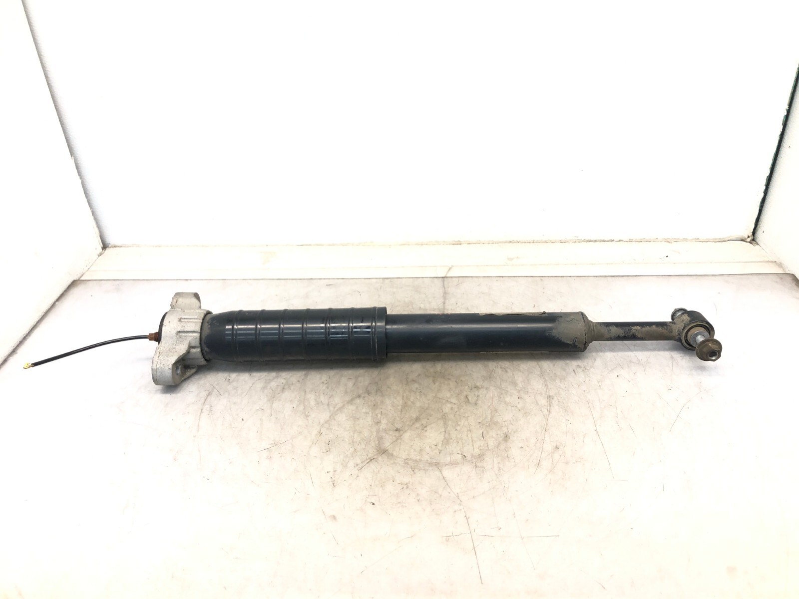 2017-2020 MASERATI LEVANTE 3.0L RIGHT PASSENGER REAR SHOCK STRUT ABSORBER OEM