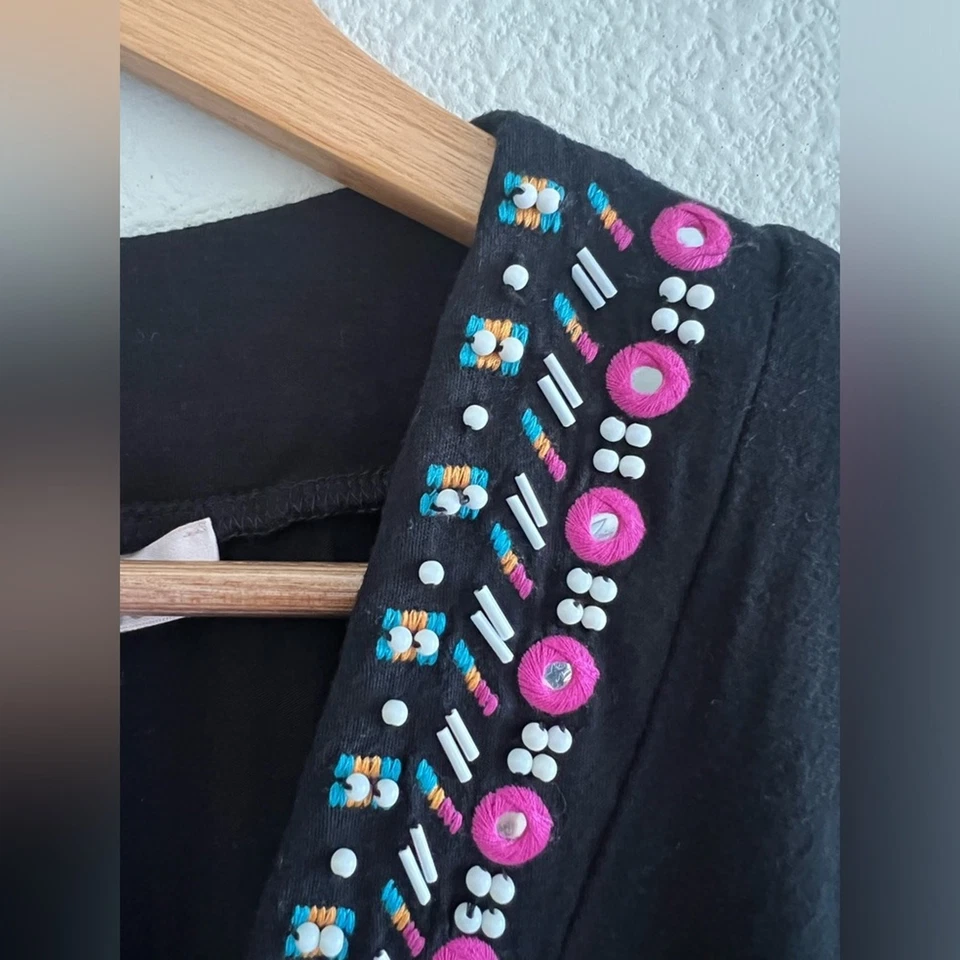 Túnica Nanette Lepore enfeitada com miçangas capa preta XS boho praia feminina - Imagem 3 de 4
