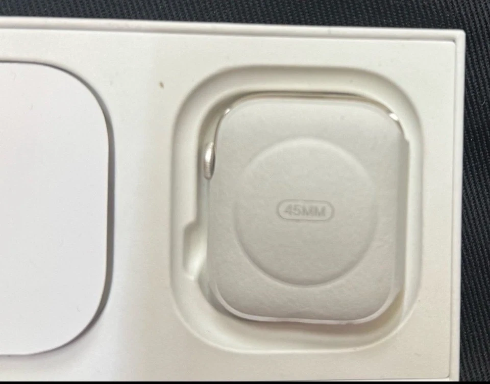 Apple Watch Series 9 45mm Aluminum Case with Sport Band - Starlight, M/L (GPS) - Image 4 of 4