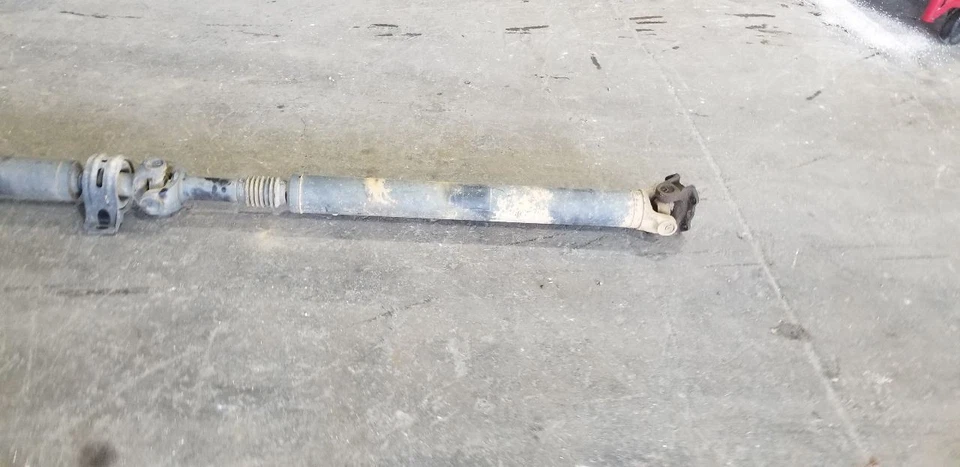 17 DODGE RAM 3500 6.7L AT 4X2 CHASSIS REGULAR CAB 167.5 WB REAR DRIVE SHAFT Foto 3 de 4