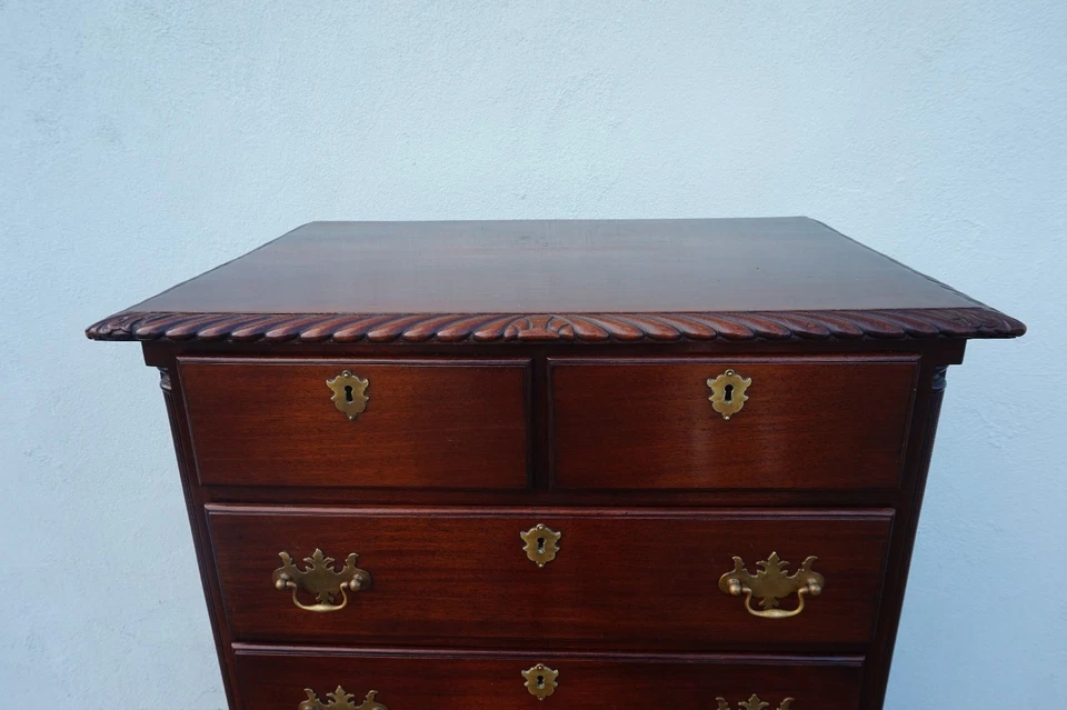 ANTIGUA LENCERÍA FELDENKREIS CAOBA PECHO 54"H X 30"W X 20"D Foto 2 de 4