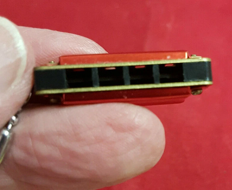 Swan Harmonica 4 Note 1 1/4" Harp on a Chain. For a Bluesman or Their Partner - Image 4 of 4