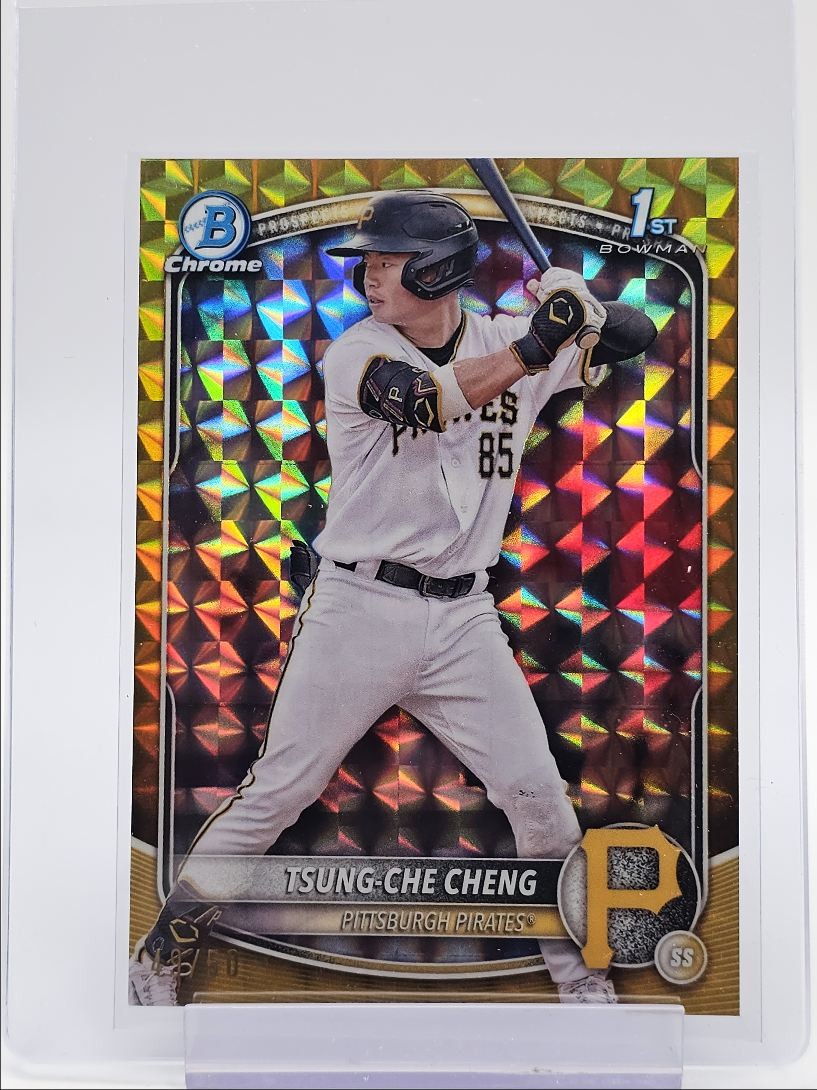 TSUNG-CHE CHENG 2025 BOWMAN CHROME 1ST GOLD GEOMETRIC PIRATES /50 Q2754