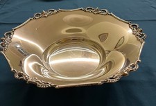 Centro tavola in argento 800.  Diam 22 cm, altezza dal piano 6 cm, g 225