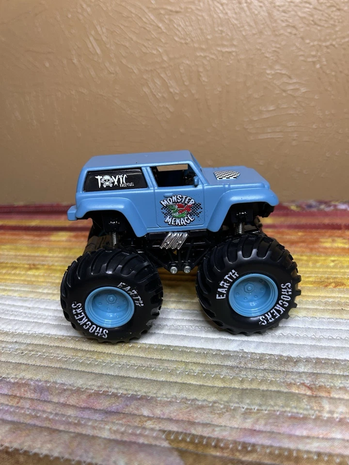 Camión monstruo Maisto Monster Menace 2013 juguete Earth Shockers azul fundido a presión 1:64 Foto 3 de 4